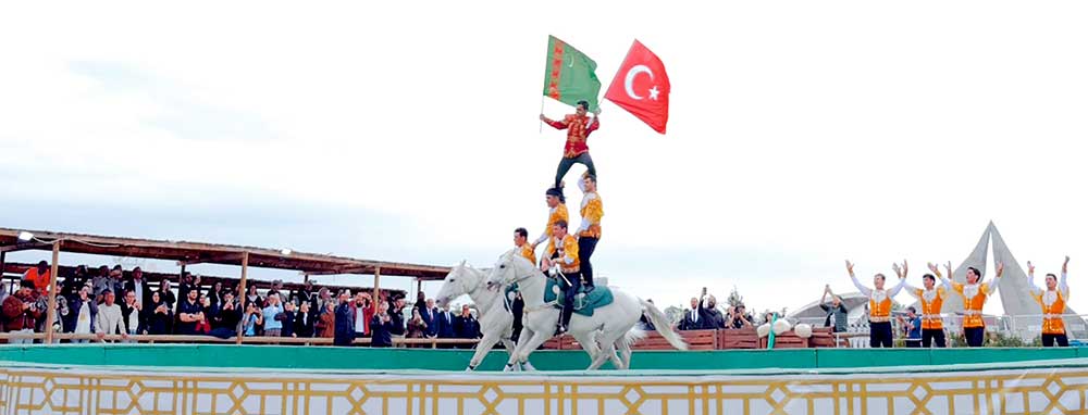 «Galkynyş» milli at üstündäki oýunlar topary Türkiýede geçirilen halkara festiwala gatnaşdy